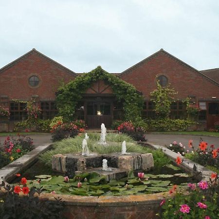 Magnolia Park Hotel, Golf & Country Club Boarstall Екстериор снимка