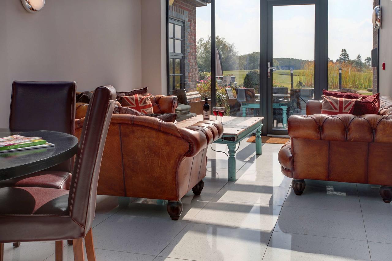 Magnolia Park Hotel, Golf & Country Club Boarstall Екстериор снимка