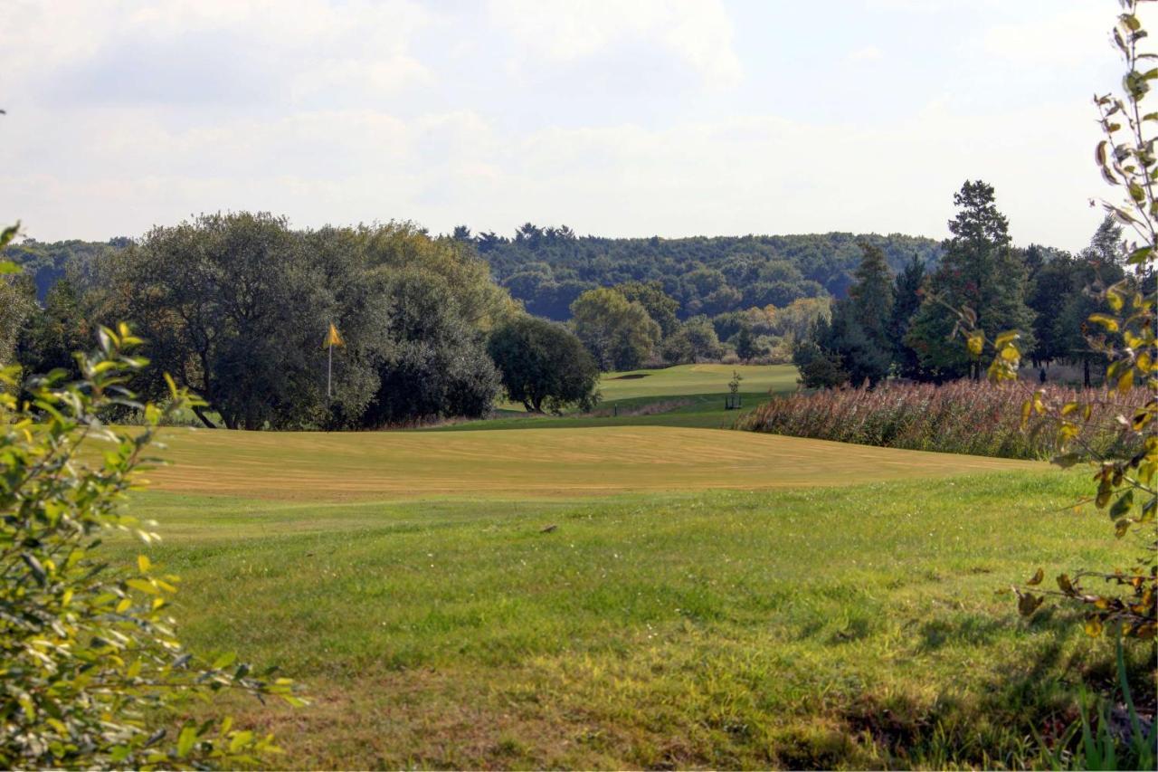 Magnolia Park Hotel, Golf & Country Club Boarstall Екстериор снимка