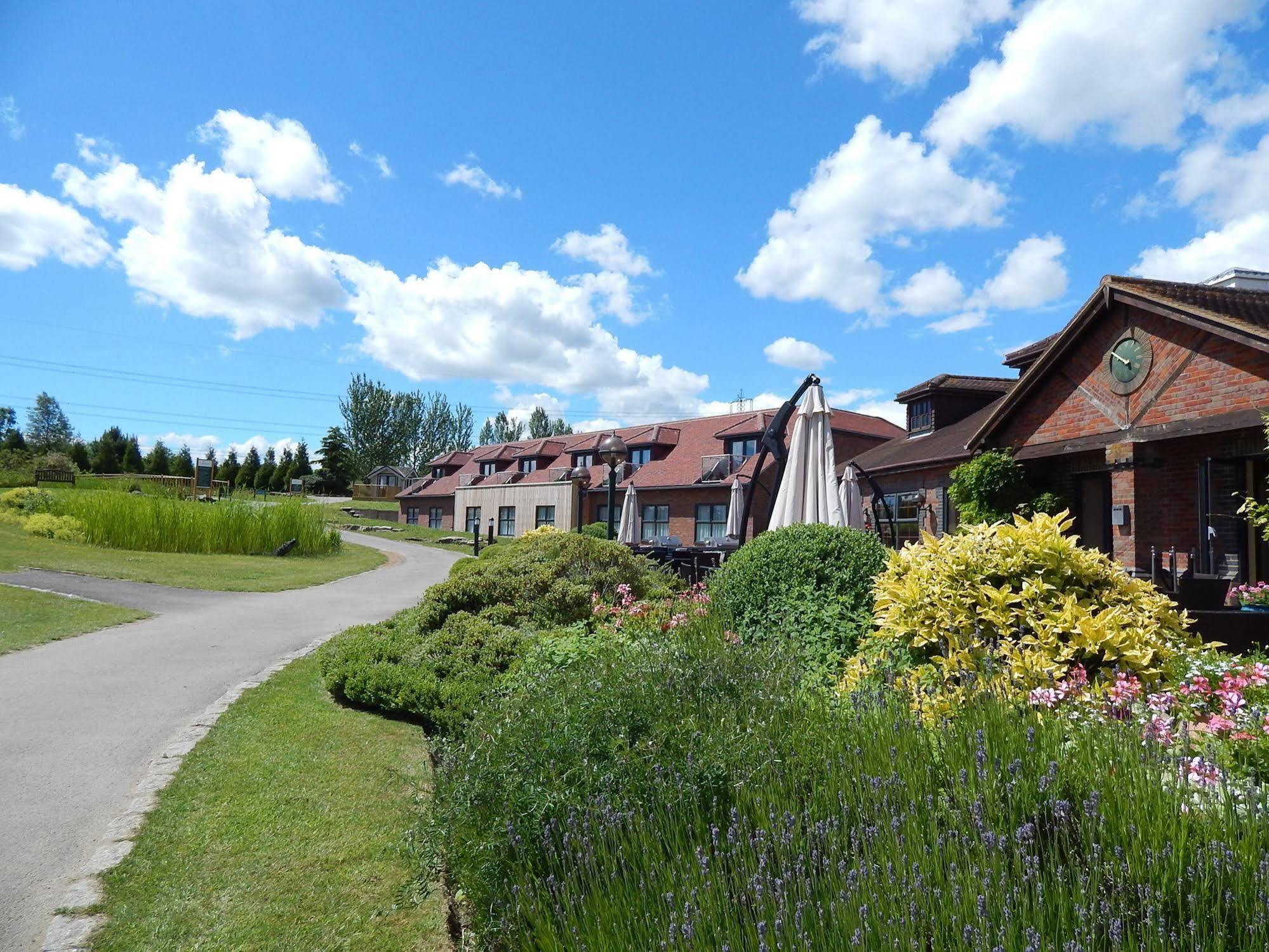 Magnolia Park Hotel, Golf & Country Club Boarstall Екстериор снимка