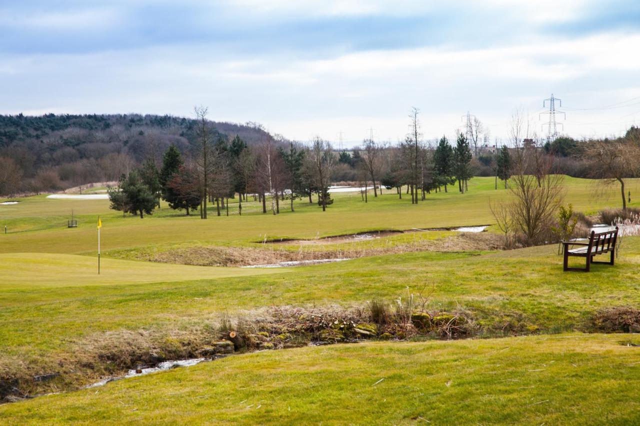Magnolia Park Hotel, Golf & Country Club Boarstall Екстериор снимка
